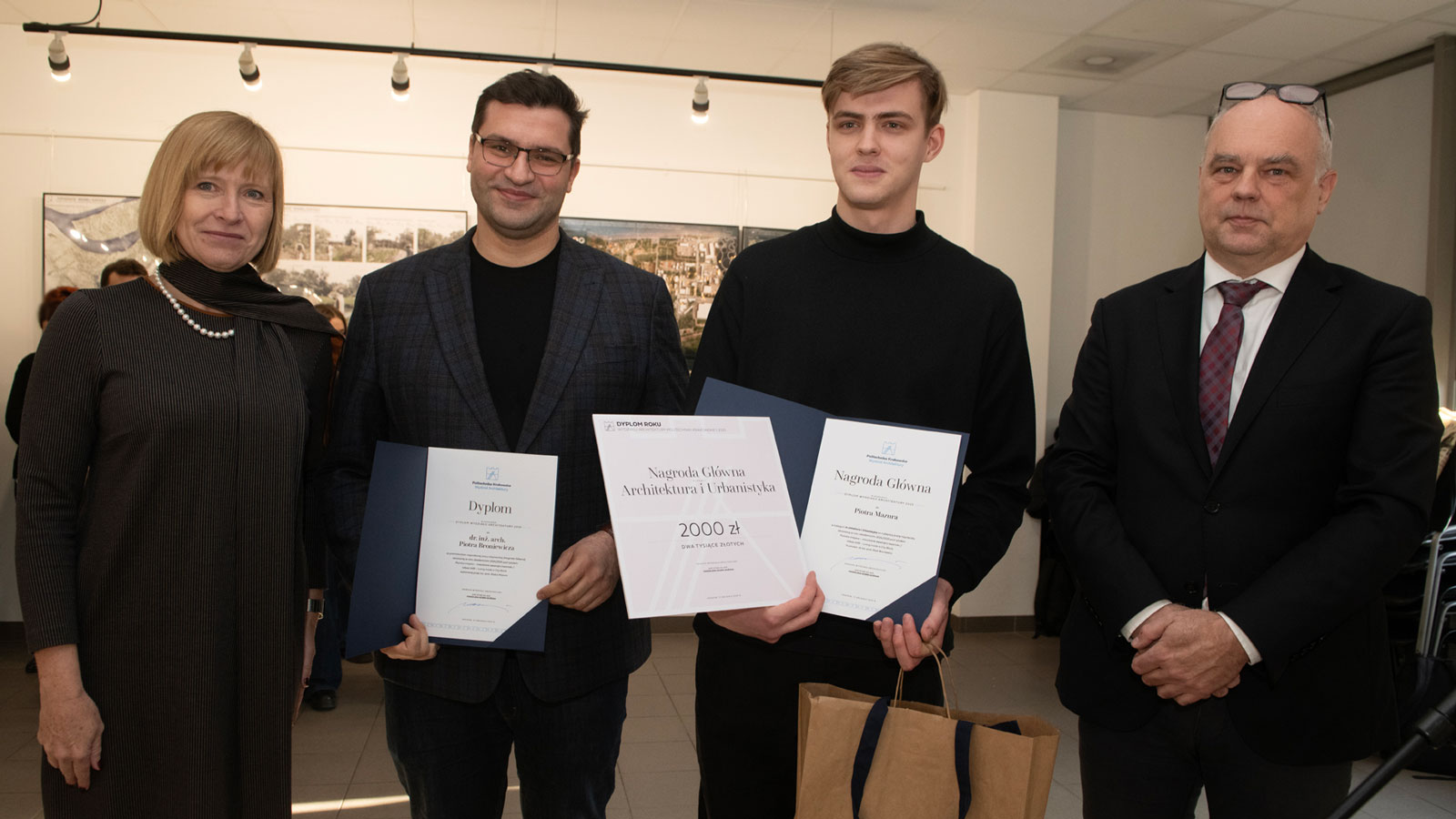 UROCZYSTOŚĆ WRĘCZENIA DYPLOMÓW ORAZ OTWARCIA WYSTAWY „DYPLOM ROKU WYDZIAŁU ARCHITEKTURY 2025”